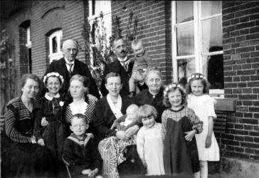 Familie Kohstall am Weißen Sonntag 1933